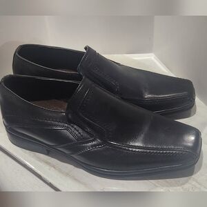 Florsheim Black Leather Slip-On Loafers